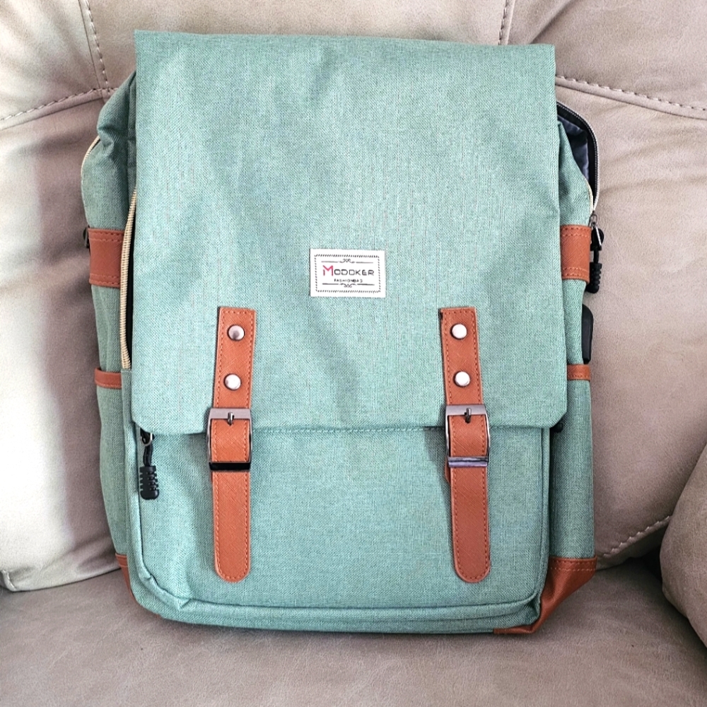 NWT‎ Modoker green laptop backpack